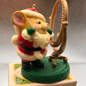 𝅺Vtg Avon Christmas Ornament. "Melvin P. Merrymouse" Keepsake Mouse In Mirror
